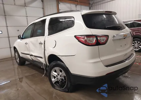 2015 Chevrolet Traverse Ls z USA, uszkodzony, nr VIN 1GNKRFKD2FJ276711